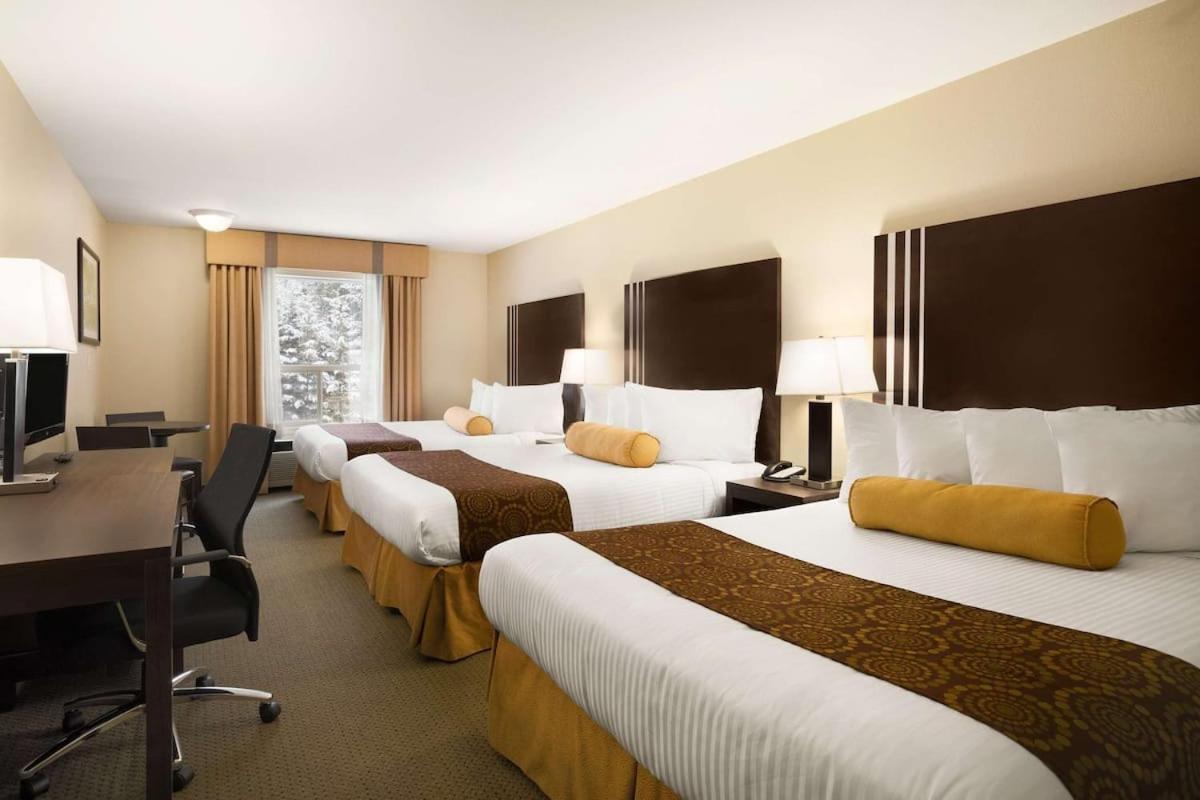 Ramada Golden Hotel Kültér fotó