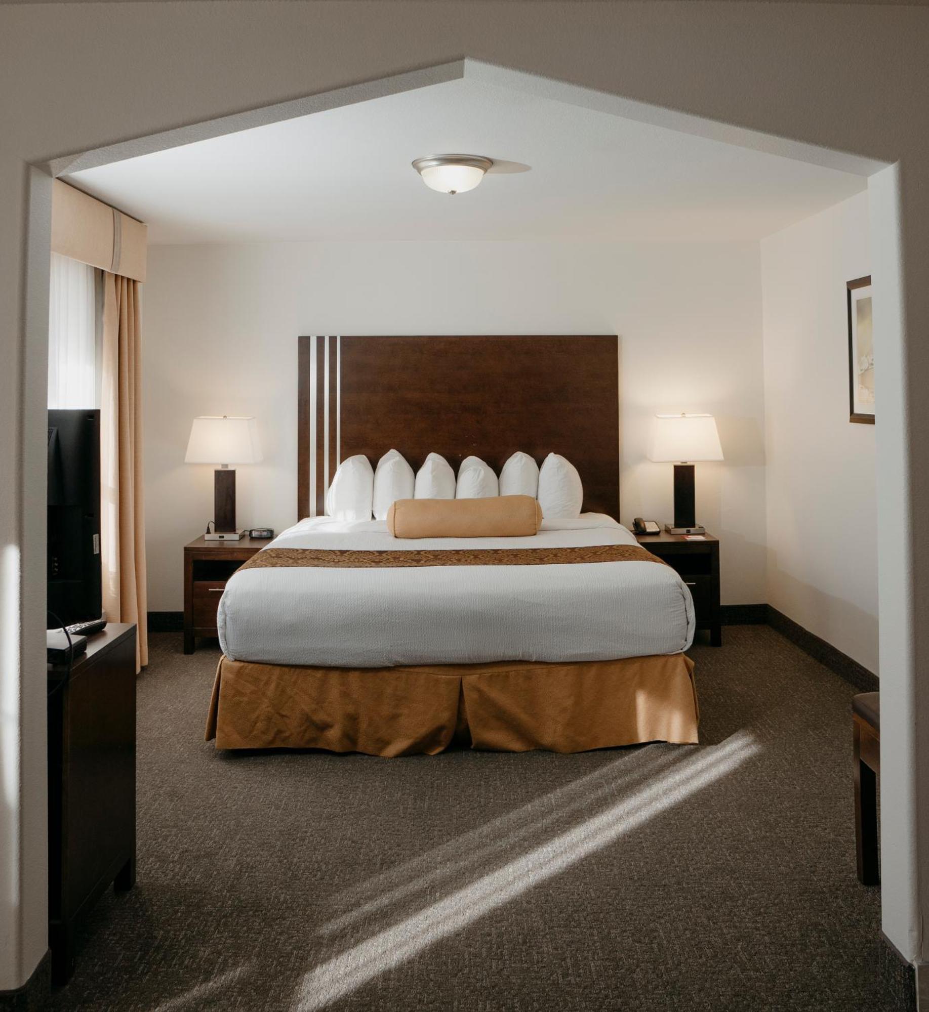 Ramada Golden Hotel Kültér fotó